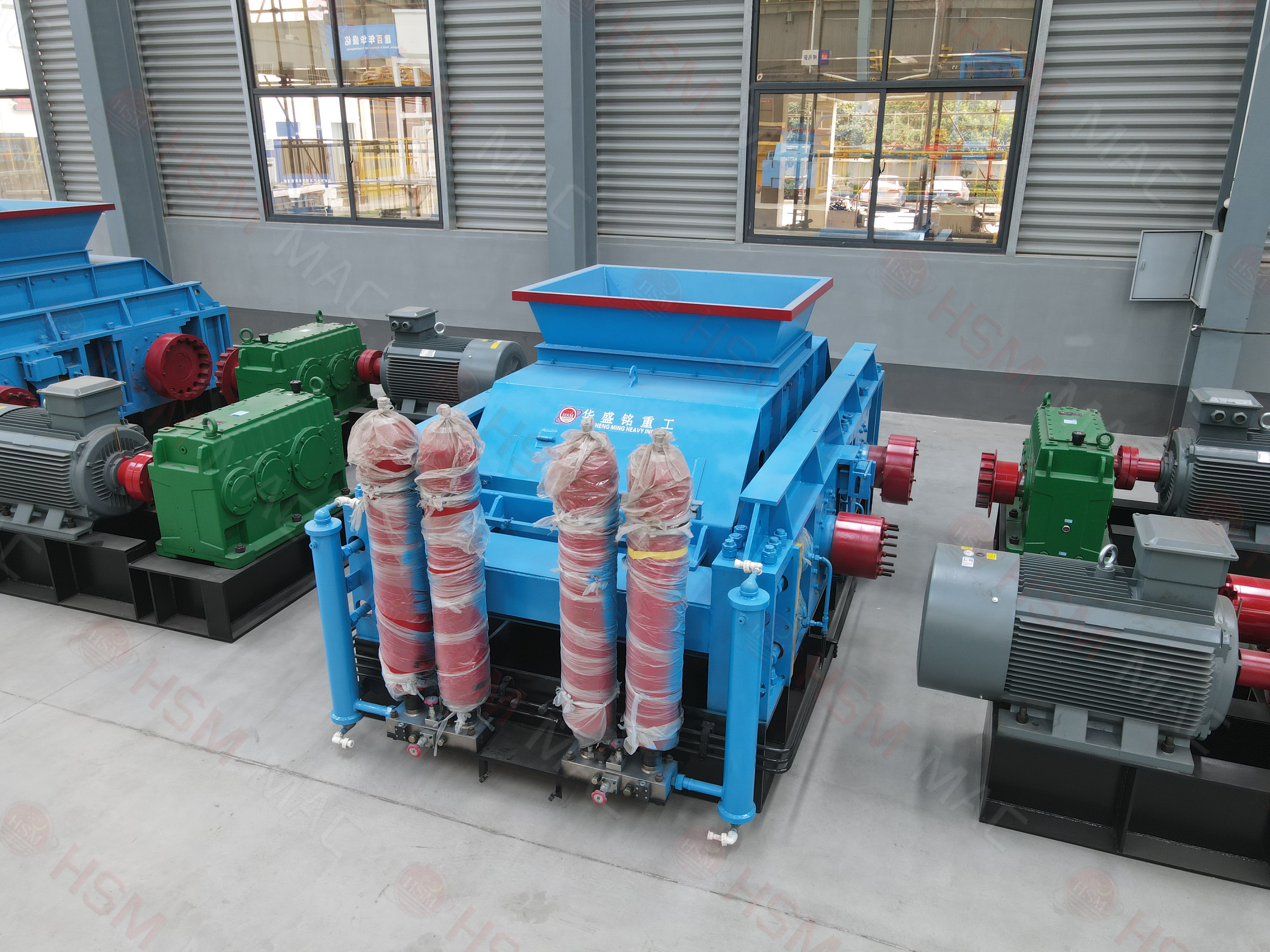 磚廠用對輥破碎機(jī)，對輥破碎機(jī)機(jī)廠家，大型對輥破碎機(jī)，對輥破碎機(jī)價(jià)格